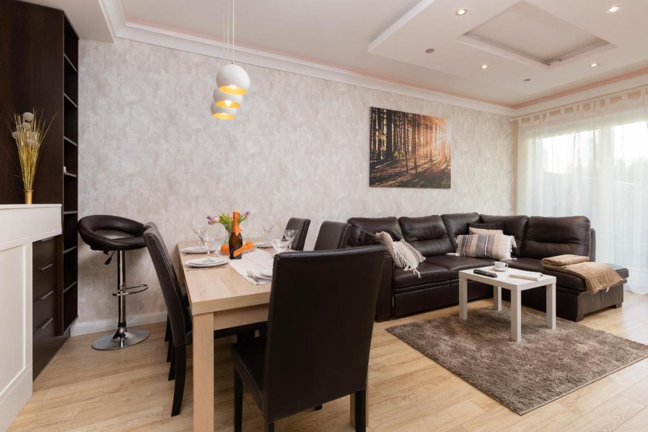 グダニスクFamily Apartament Mysliwska By Rentersアパートメント エクステリア 写真